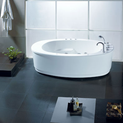 家居浴缸秀身段