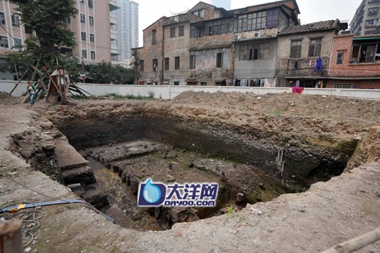 在大塘街一帶發(fā)掘出的兩宋時期河堤和臨河木結(jié)構(gòu)建筑。王燕 攝