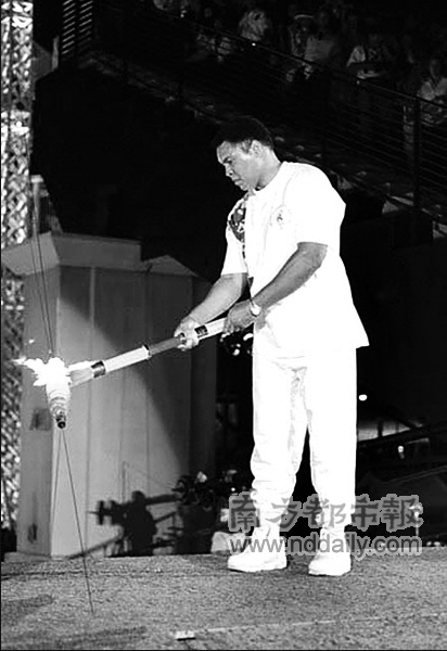 盤(pán)點(diǎn)歷屆奧運(yùn)會(huì)點(diǎn)火儀式之最 最感人亞特蘭大
