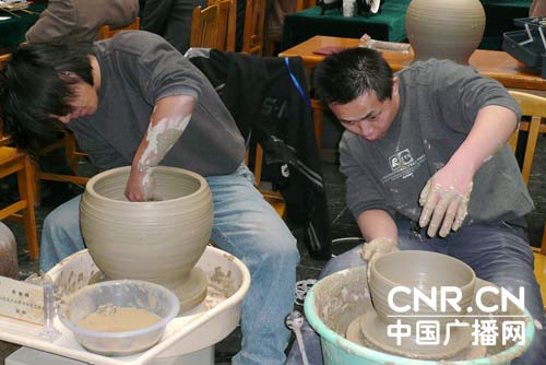 中國陶瓷琉璃藝術大賽在陶琉之都濟南開幕