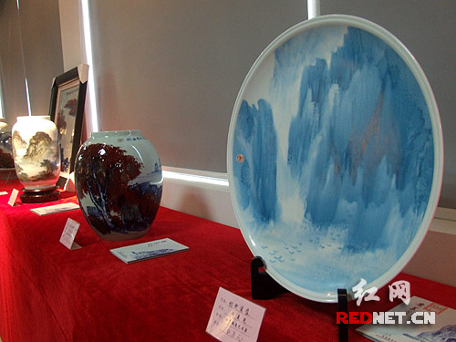 展出的陶藝大師黃美堯陶藝作品,都是藝術(shù)瑰寶。