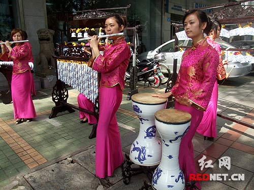 陶樂(lè)現(xiàn)場(chǎng)演奏,為展覽增添了多元藝術(shù)氛圍。