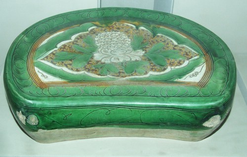 金三彩牡丹紋枕洛陽博物館藏 金三彩牡丹紋枕洛陽博物館藏