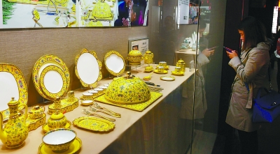 “絲路國宴” 水韻藍餐瓷亮相