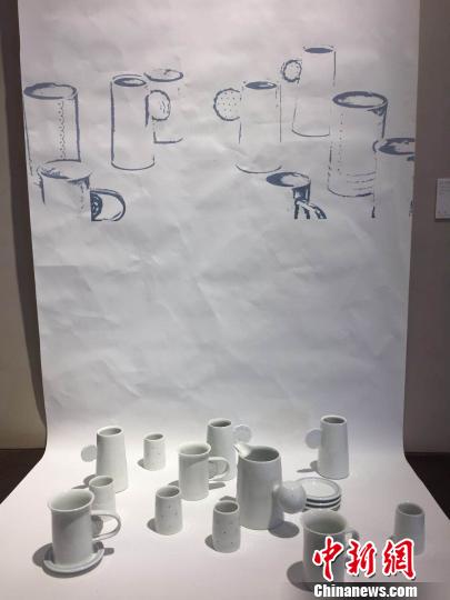 10日起,“OPEN WORK”(“開放作業(yè)”)國際陶瓷藝術(shù)展在南京浦口區(qū)的南京W藝術(shù)空間舉辦。圖為創(chuàng)意擺件!≈鞎苑f 攝 10日起,“OPEN WORK”(“開放作業(yè)”)國際陶瓷藝術(shù)展在南京浦口區(qū)的南京W藝術(shù)空間舉辦。圖為創(chuàng)意擺件。 朱曉穎 攝